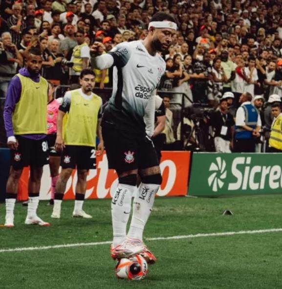 开云体育-双脚站到足球上得吃黄牌！德佩不服？解释来了！