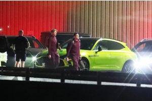 哈兰德脚踝受伤没法开车，曼城工作人员替他开走35万英镑新座驾