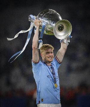 开云体育app-蓝月传奇！33岁德布劳内效力曼城10年，至今共夺19冠&amp;6英超1欧冠