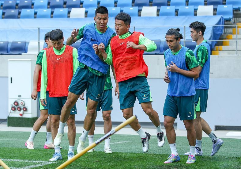 开云登录观看-电梯战神替补行 国安续约36岁老腰看不懂 鲤鱼再混1年 新外援呢？